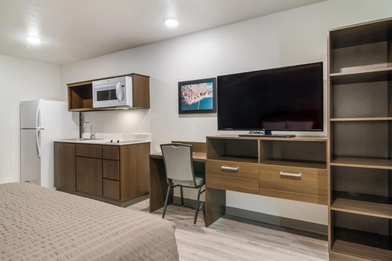 Woodspring Suites East Lansing - University Area Екстериор снимка